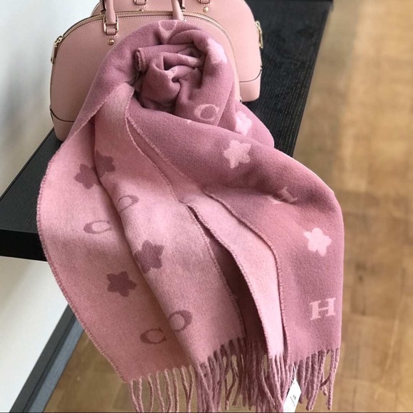 COACH Stars Oversized Pockets Scarf - Picture 3 of 5